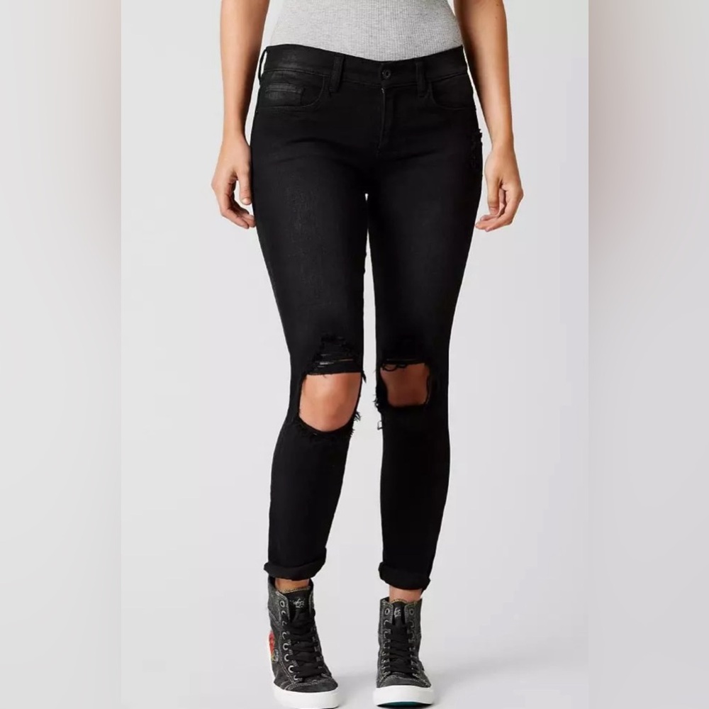 EUC Sneakpeek black distressed boyfriend jeans sz 11